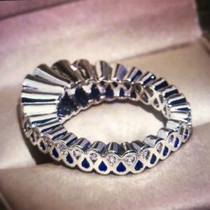 Noble women's palace retro style Ring